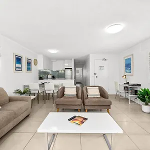 Surfers Paradise- Meters From The Beach! Apartment